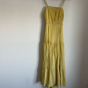 Backless yellow Maxi